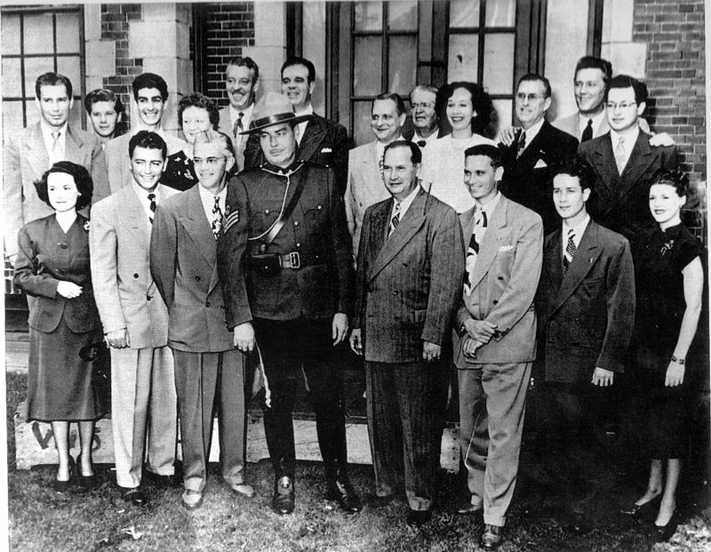 Paul Sutton as Sergeant Preston with the WXYZ cast